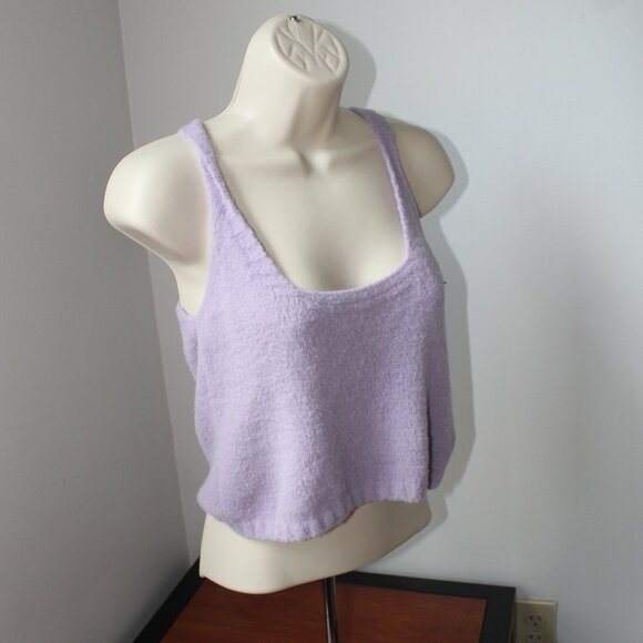 Soft-Textured Sleeveless Crop Sweater - Picture 2 of 3